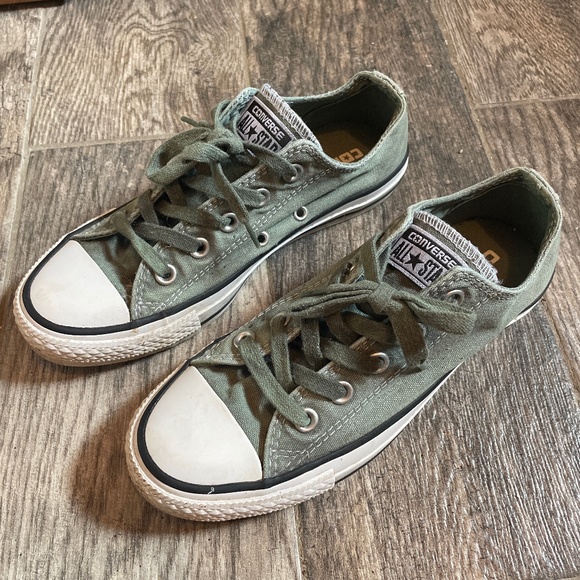 Low top converse - Picture 1 of 3